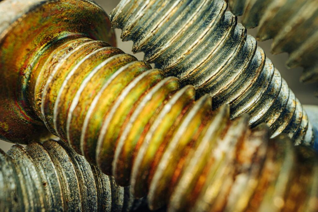 como e feita a fabricacao de parafusos